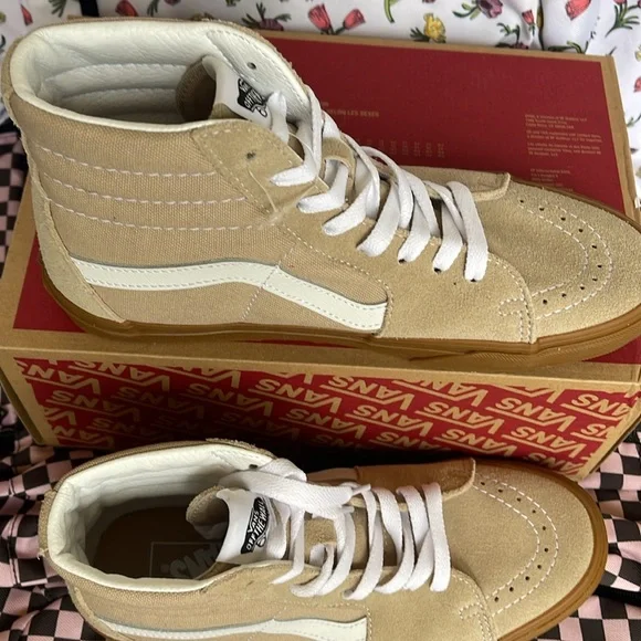 Vans WMNS Sk8-Hi
Humus/Gum
VN0A38GEVS8
Sneakers - Picture 3 of 16